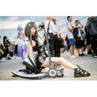 スレンダーな台湾美女が大鎌を手に美脚を披露！『アークナイツ』ラ・プルマの美貌に酔いしれる 画像