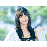 TWICE・モモ、ボリューミーさ際立つピチピチ衣装に視線釘付け！上目遣いSHOTに「心臓やられる」 画像