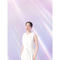 のん、柔らかな光に包まれた透明感あふれる白ワンピ姿にファン「なんと神々しい・・・」 画像