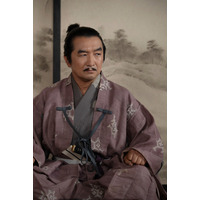 大河ドラマ『豊臣兄弟！』小栗旬演じる織田信長は男もほれる男！丹羽長秀役・池田鉄洋が思い明かす 画像