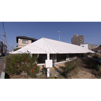 360度ガラス張りで庭を一望！ 近未来の平屋を紹介『住人十色』 画像