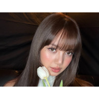 BLACKPINK・リサ、自らデザインに携わった衣装で存在感　「Kith Women Spring 2026」を公開 画像