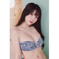 えなこ、本日発売のカレンダーブック“未収録カット”を披露！「海に行ったり、サンタになったり...」 画像