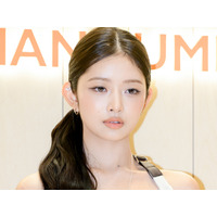 胸元にピアス…？IVE・レイ、色気溢れる大胆スタイリングにファン驚き「え?!」「心臓に悪い」 画像