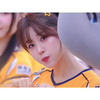 健康美の完成形なのに「刺激が強すぎる」　韓国チア、隠し切れない“反則級ボディ”で男性誌の表紙に！ 画像