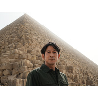 岡田准一、エジプト古代王墓で歴史的瞬間！『世界ふしぎ発見！』40周年特別版で “封印の壁”が開く場面に立ち会う 画像