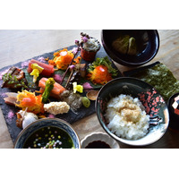 鎌倉の懐石料理店、旬の鮮魚や野菜が入った「彩り手巻き寿司」を復活販売！ 画像