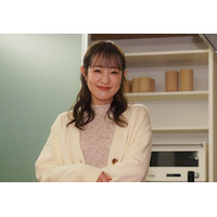 大沢あかね、ショートボブの近影公開！胸元のぞく白レース姿に反響 画像