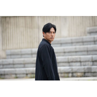 映画「アギト」新場面写真が到着！氷川誠（要潤）に、ツートーンへアスタイルの速見（はんにゃ・金田）らの姿も！ 画像