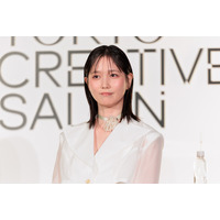本田翼「ファッションの文化を残したい」」純白衣装姿で登場 画像