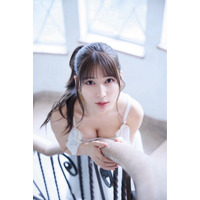 雪平莉左、1stフォトブックが発売！“普段は見せられない”プライベートな表情を収録 画像