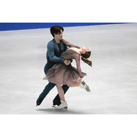 紀平梨花、りくりゅうとカナダ再会！ペア・西山真瑚と4ショット「こっちで会えると思ってなかった」 画像