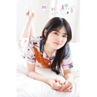 櫻坂46・的野美青、可憐なパジャマ姿からクールなパンツスタイルまで！表紙＆巻頭グラビアに登場 画像