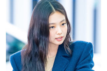 一糸まとわぬアヴァンギャルドな姿も…BLACKPINKジェニーとCHANELの縁、雑誌カバーに登場 画像