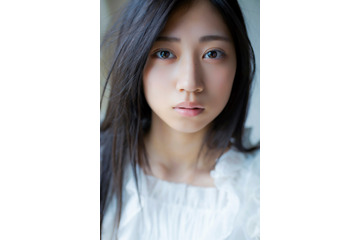 乃木坂46最年少・川端晃菜、15歳の魅力がさく裂！「無敵」をテーマにしたグラビアで魅了 画像