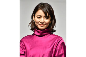 石田ゆり子、愛犬・雪の死を報告「うつくしい夕暮れの時間に旅立っていきました」 画像