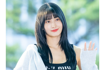 TWICE・モモ、ボリューミーさ際立つピチピチ衣装に視線釘付け！上目遣いSHOTに「心臓やられる」 画像