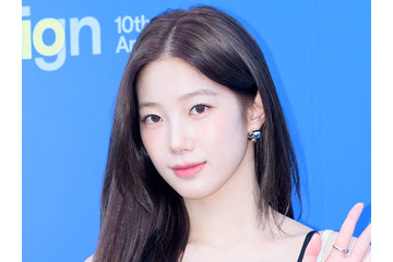 LE SSERAFIM・カズハ、“紐なしドレス”で見せた大人の色香…胸元ギリギリまで開いた衣装が話題 画像