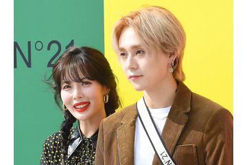 スピード婚したK-POPアイドル、妊娠説を吹き飛ばす大胆露出セルフィーで視線集中 画像