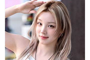 「やばい…」i-dle・ウギ、透け見え“ハイレグ”コルセットで美くびれ全開！非現実的ボディに釘付け 画像