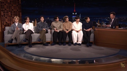 スリッパを履いて出演したBTS