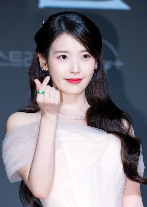 IU