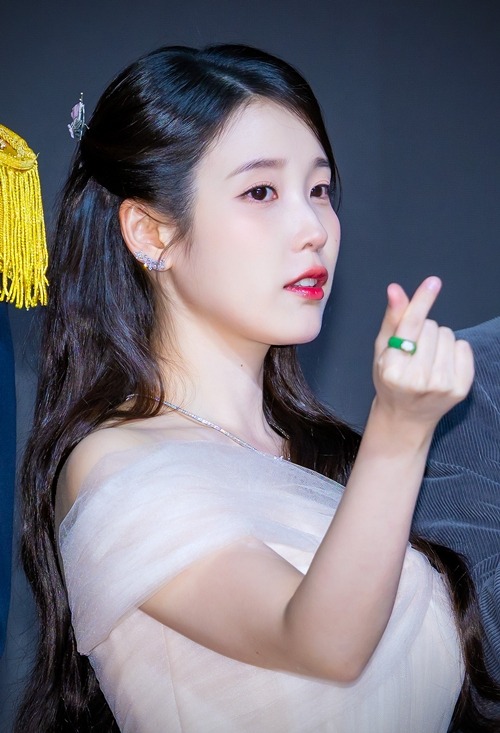 IU