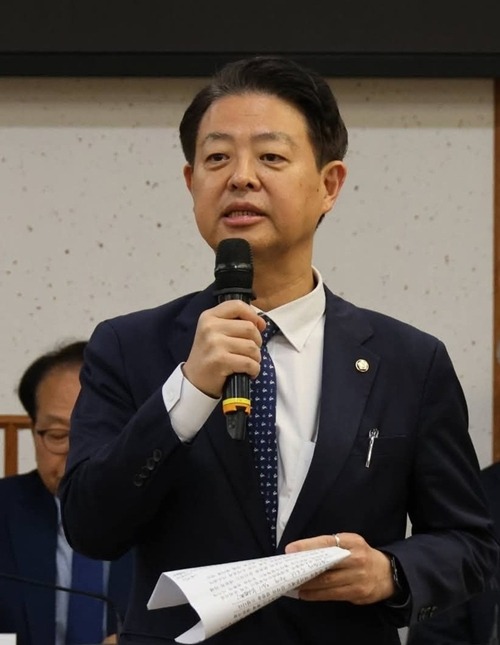 キム・ヨンホ議員