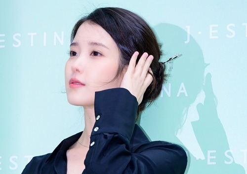 IU