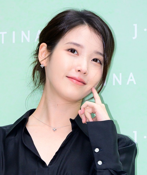 IU