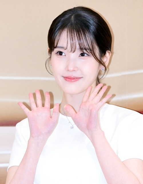 IU