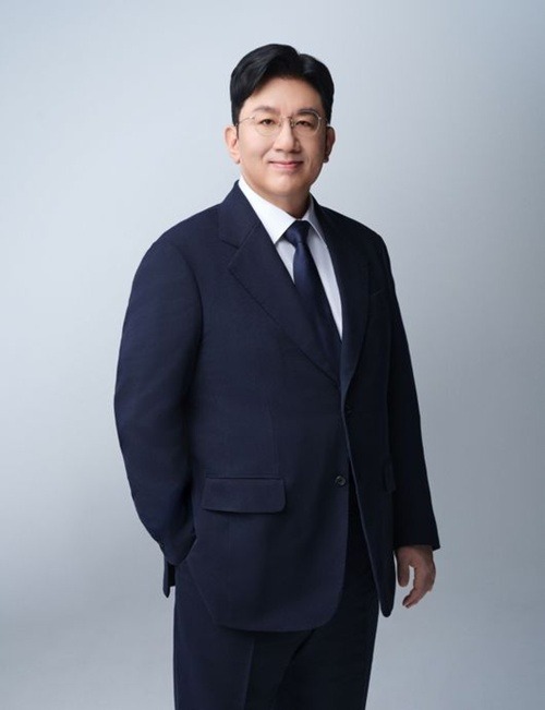 パン・シヒョク議長