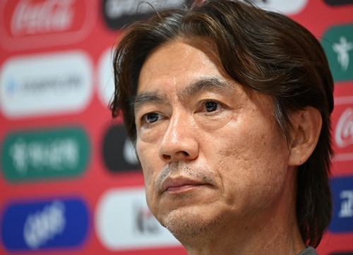 ホン・ミョンボ監督