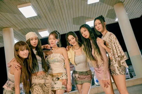 MOMOLAND