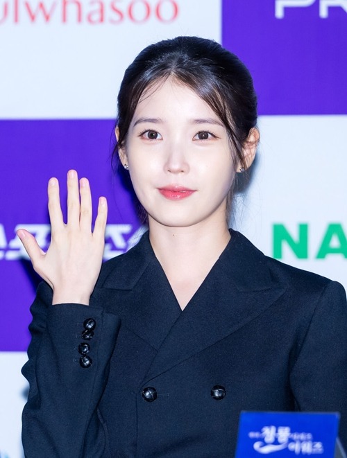 IU