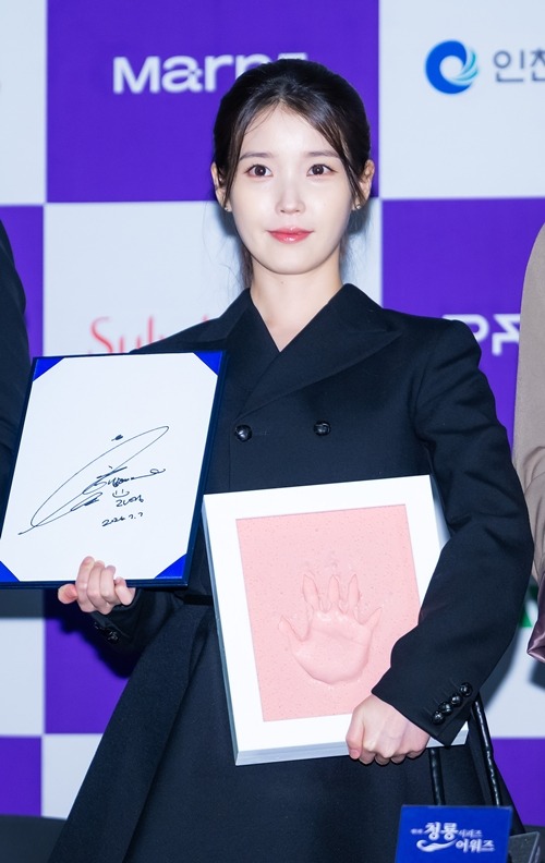 IU