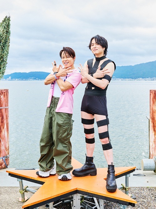 西川貴教（左）と竹中雄大