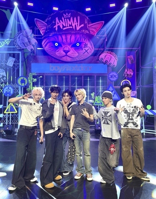 BOYNEXTDOOR
