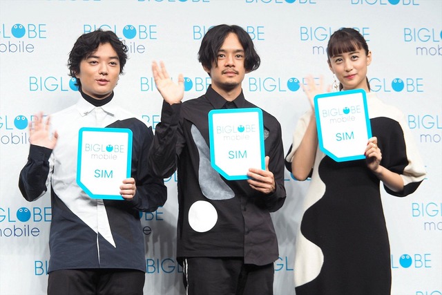 新CMに出演の3人がゲストで招かれた。山本美月は「よくメイク中にAbema TVで懐かしのアニメなどを流している」とコメント