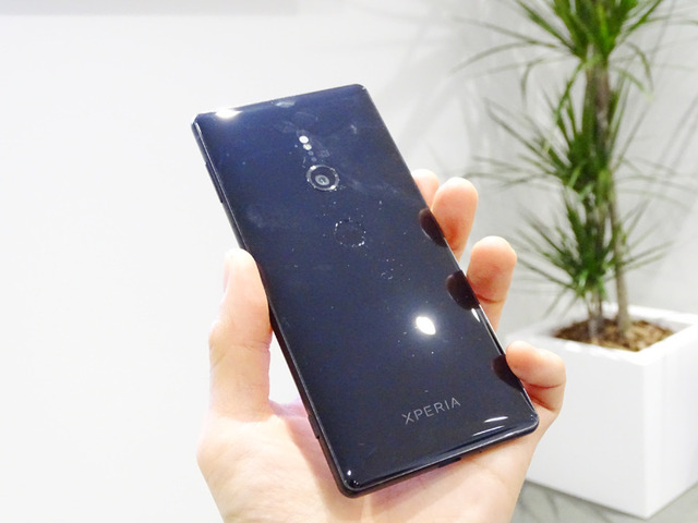 煌びやかなXZ2の背面