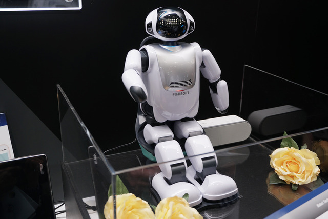 富士ソフトのロボット「PARLO」