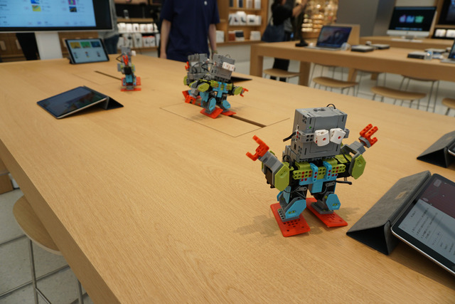 アップルのプログラミング言語「Swift」によるロボットプログラミングを学べる講座もToday at Appleのプログラムに控えている