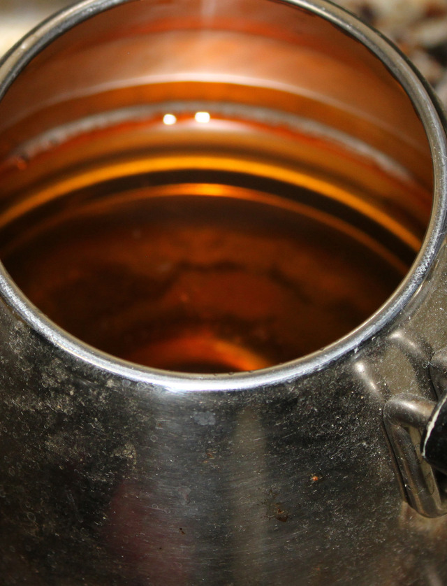 ヤカンに入れた特茶。いや、ここで感動したのですが、火にかけると特茶の香りがふわぁっとしてきて、癒やされます。ペットボトルからがぶ飲みばっかりしてるけど、一手間かけるっていいっすな~!