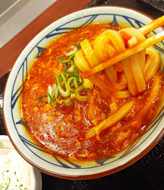 和洋折衷を織り交ぜた“唯一無二のカレーうどん”に仕上がっている。