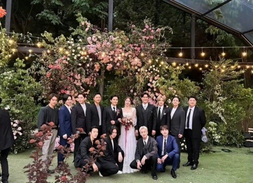 リョウクの結婚式に集まったSUPER JUNIORメンバー