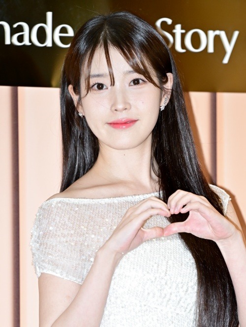 IU