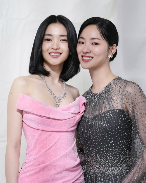 キム・テリ(左)、チョン・ヨビン