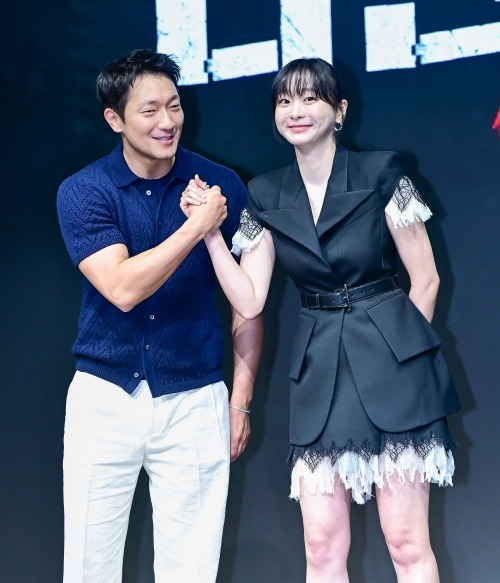 ソン・ソック(左)、キム・ダミ