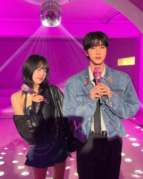 チェ・イェナ(左)、JIN