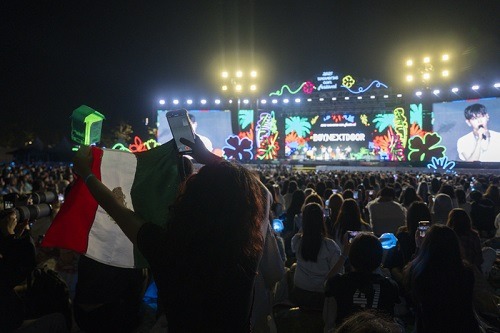 2025 Weverse Con Festival